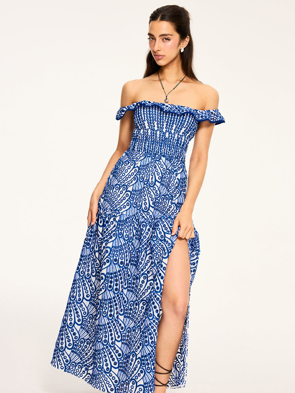 Robe Longue Brodé Semi-Transparente avec Bordure Volantée