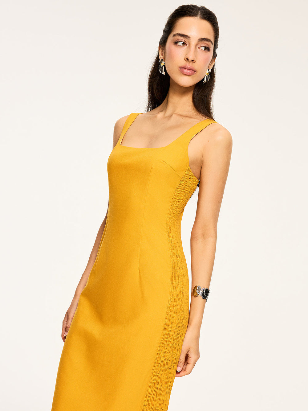 Robe mi-longue froncée en coton et lin