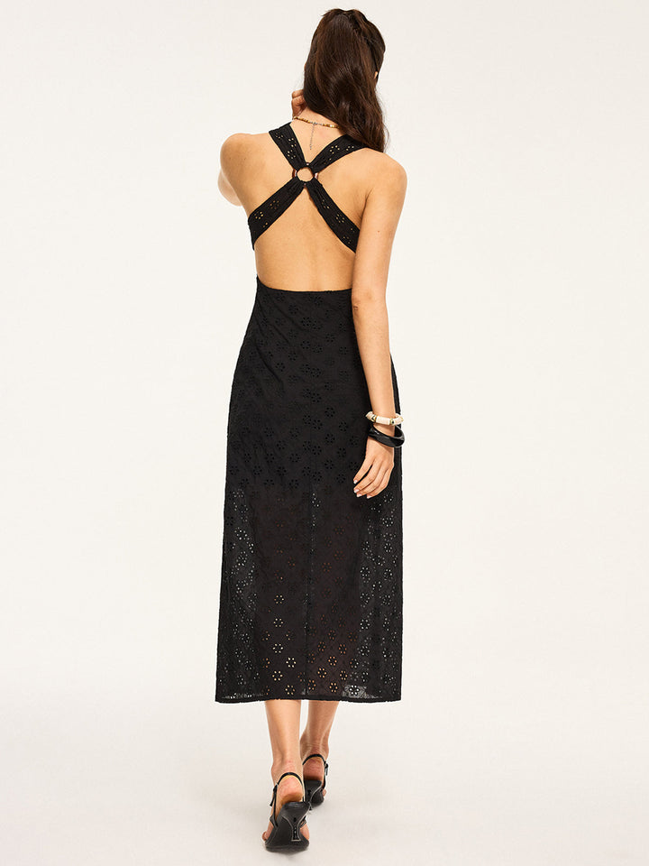 Robe mi-longue en œillets semi-transparents avec dos nu et bretelles croisées