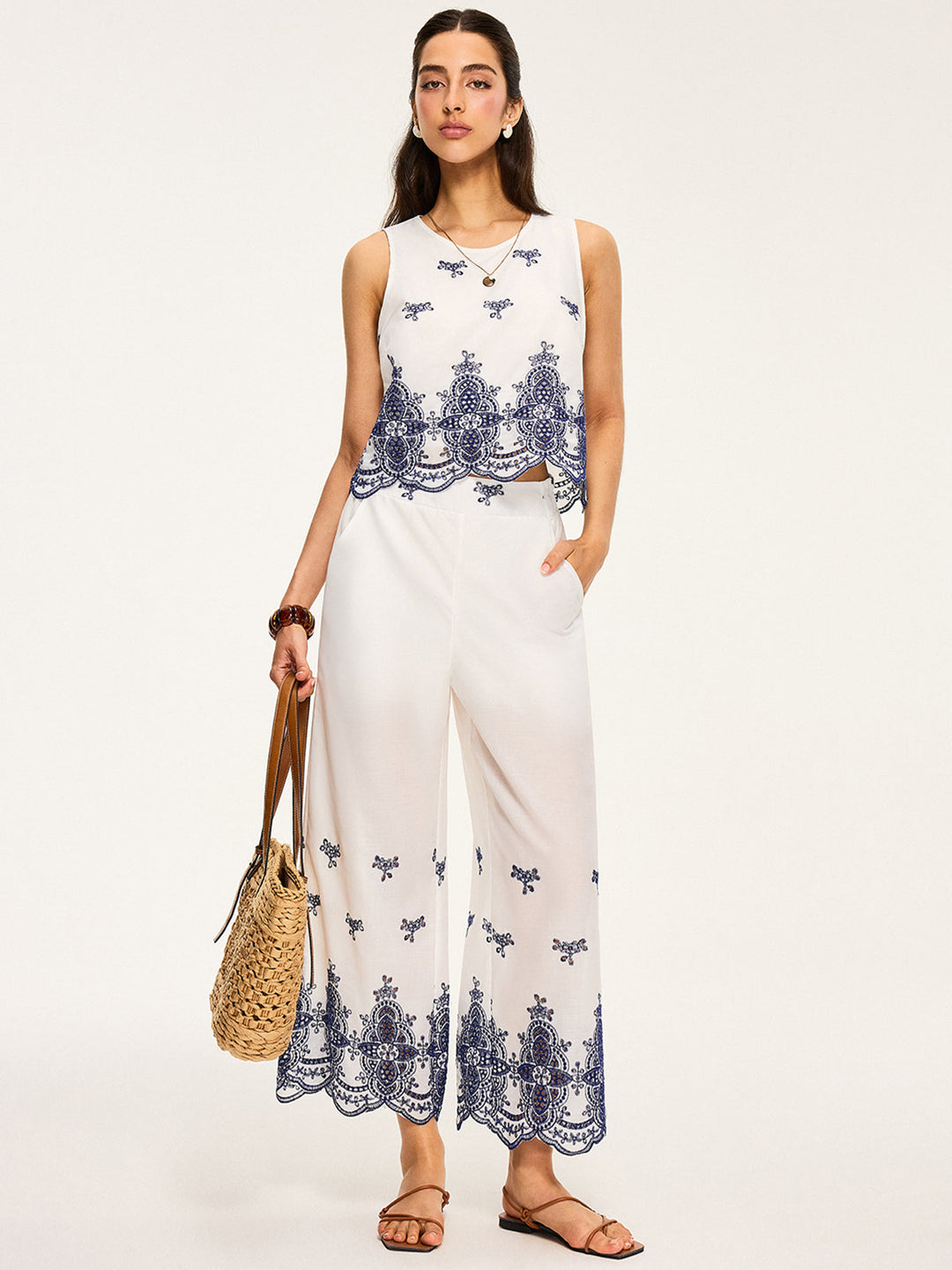 Ensemble Crop Top Brodé et Pantalon Large