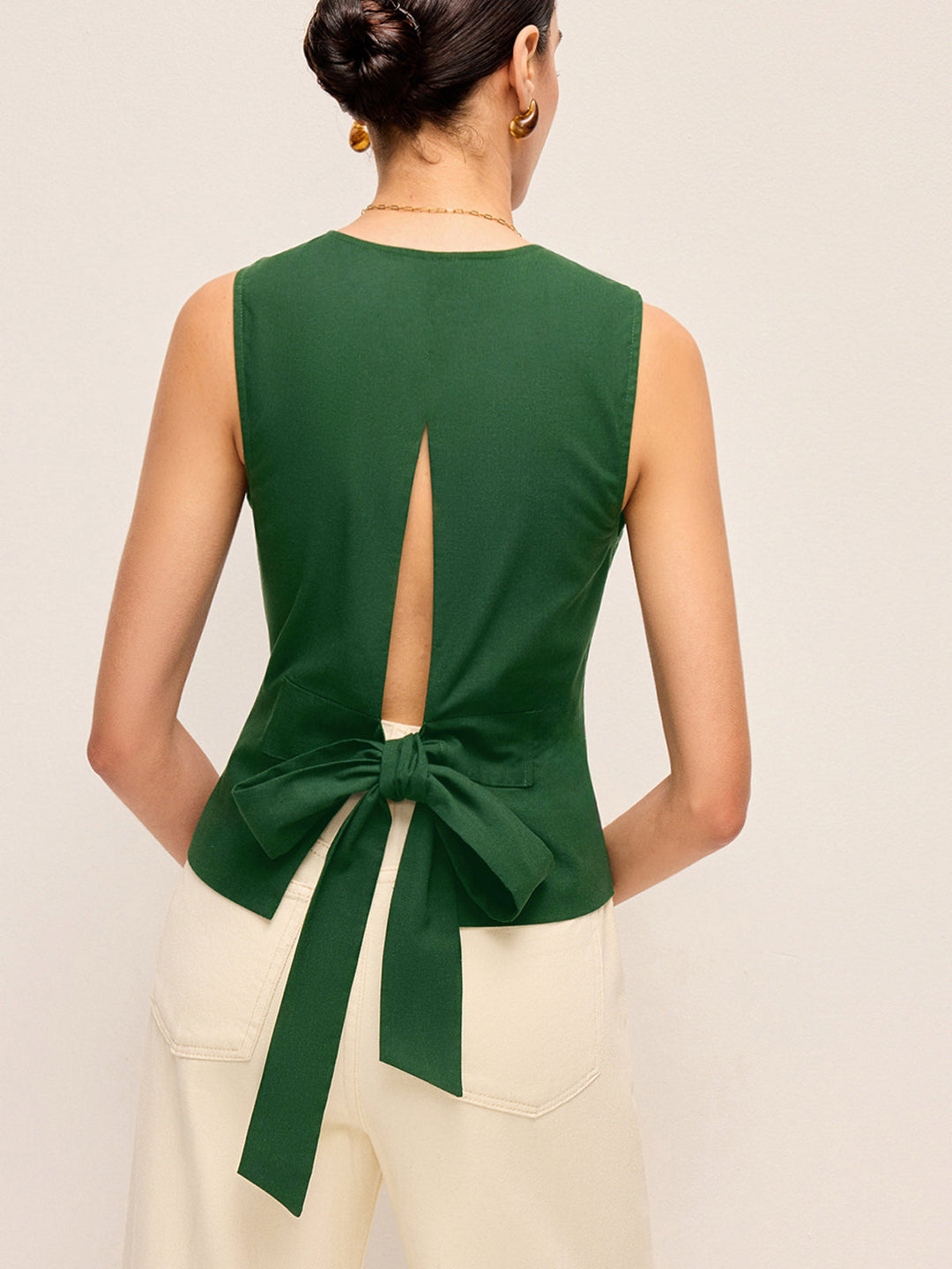 Gilet asymétrique boutonné en coton et lin avec nœud dans le dos