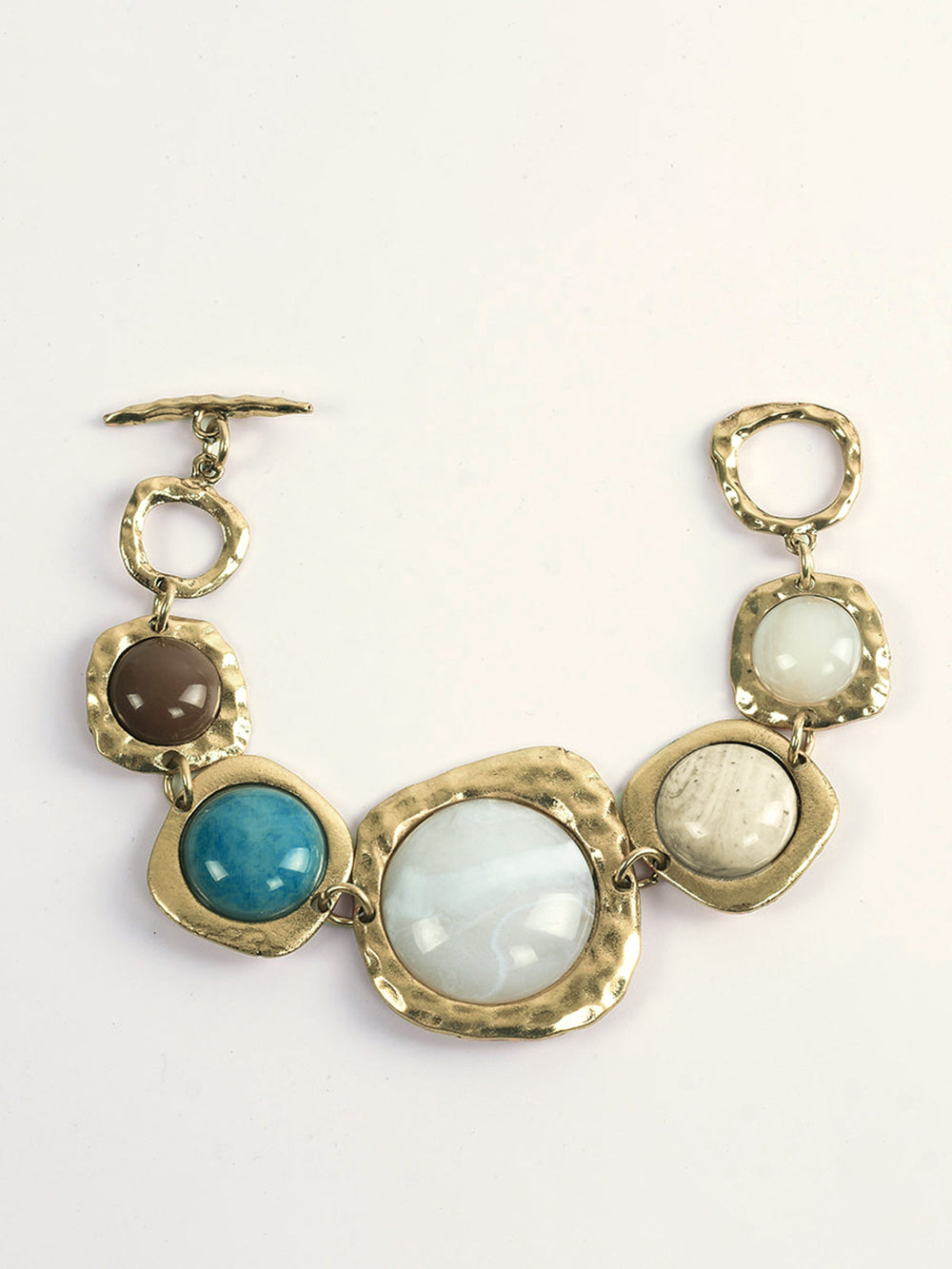Bracelet à multiples pierres dorées