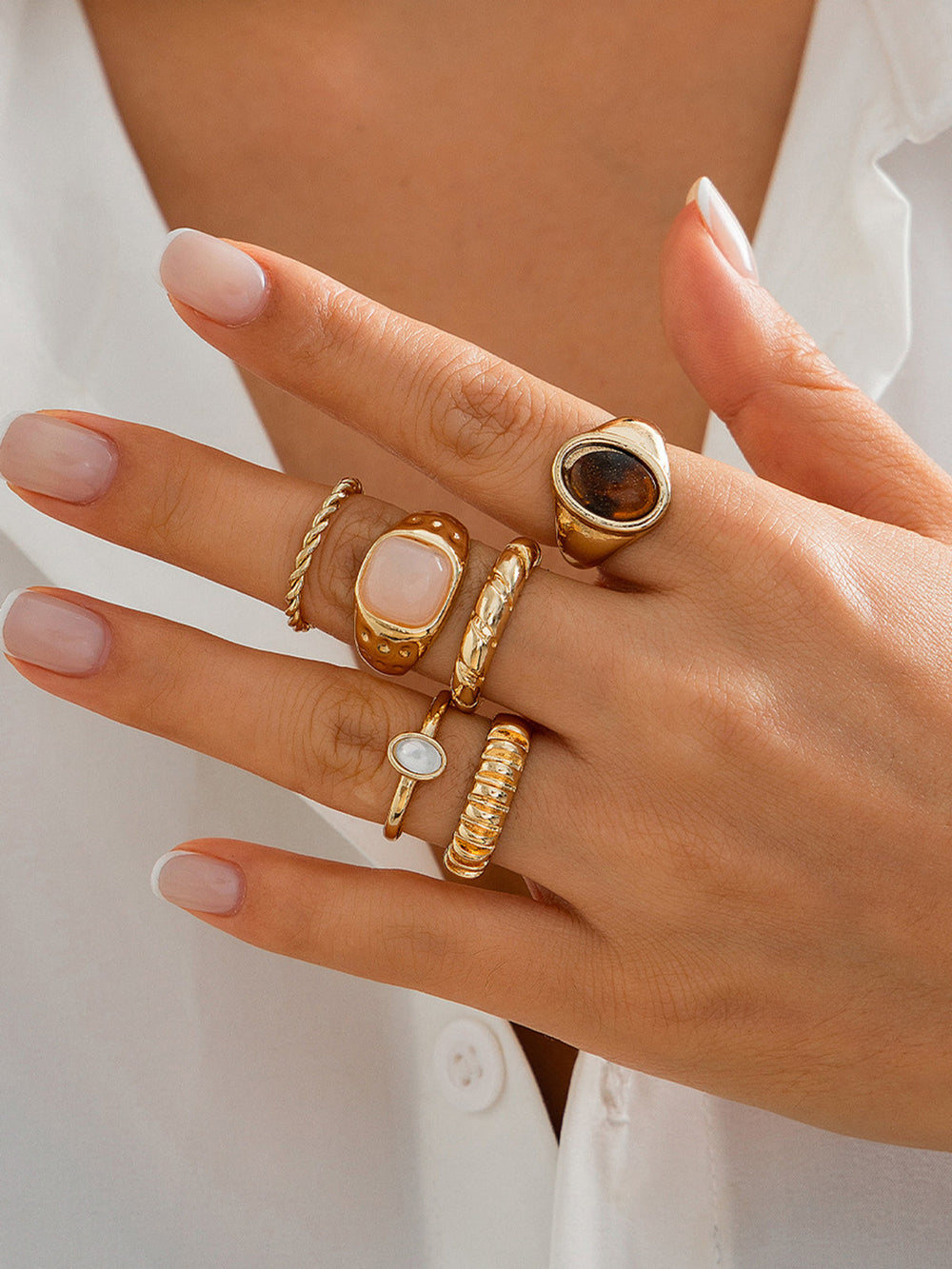 Ensemble de six bagues mixtes en pierre et texture
