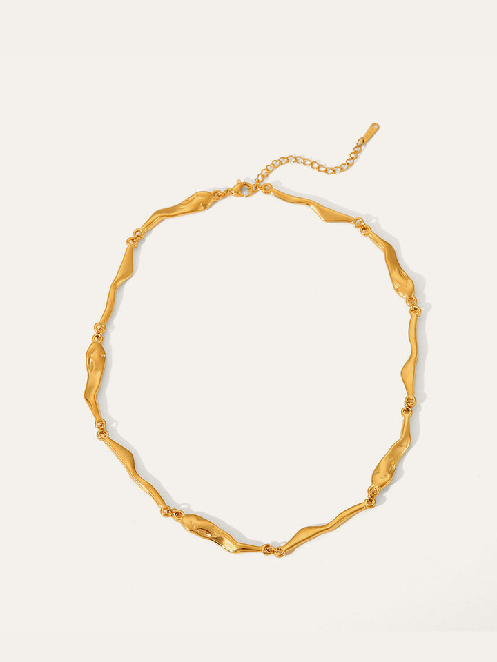 Collier plastron à maillons irréguliers dorés