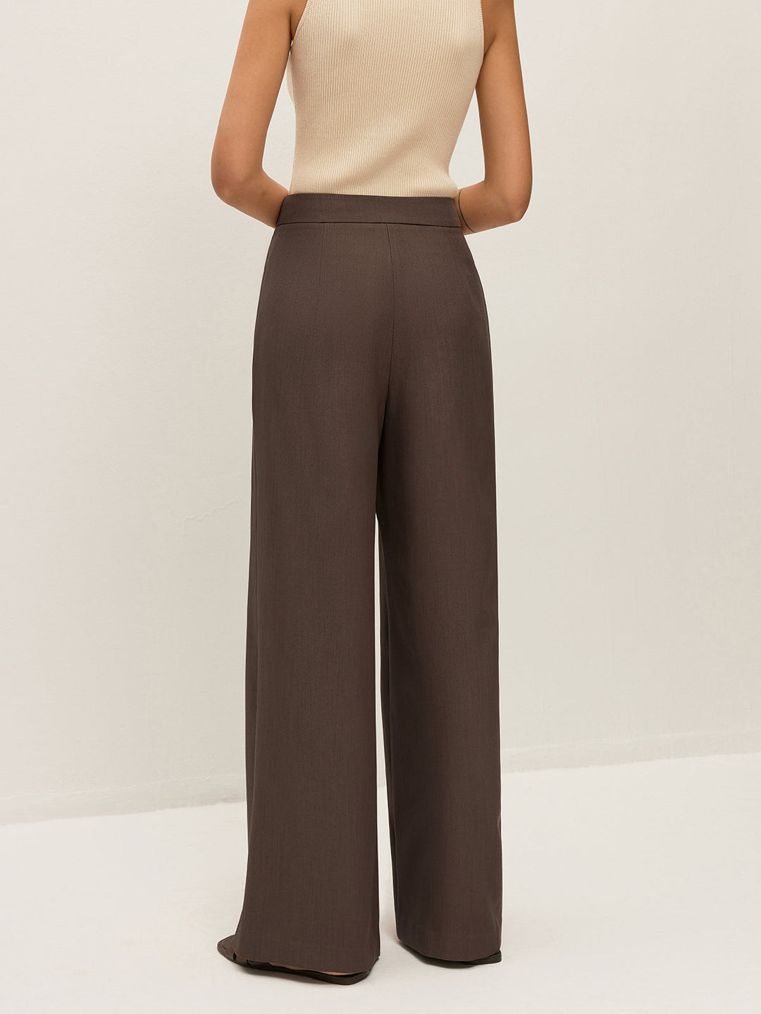 Pantalon plissé à détails métalliques mi-taille