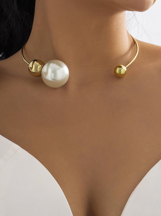 Collier ras du cou asymétrique en perles