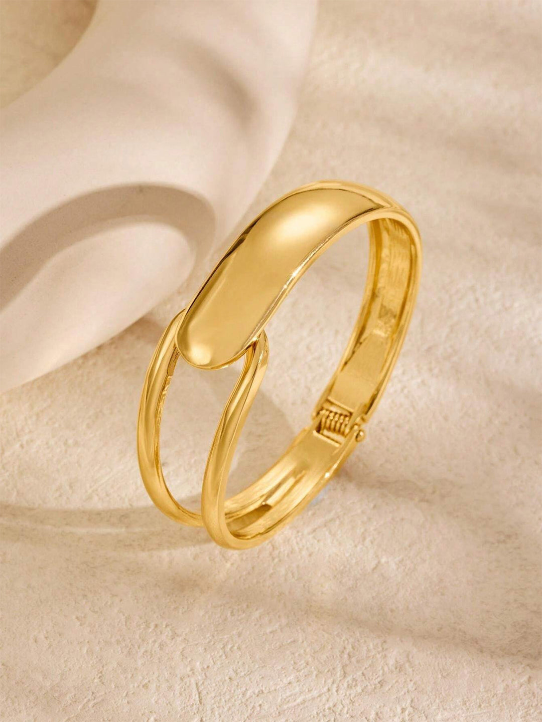 Bracelet jonc élégant doré