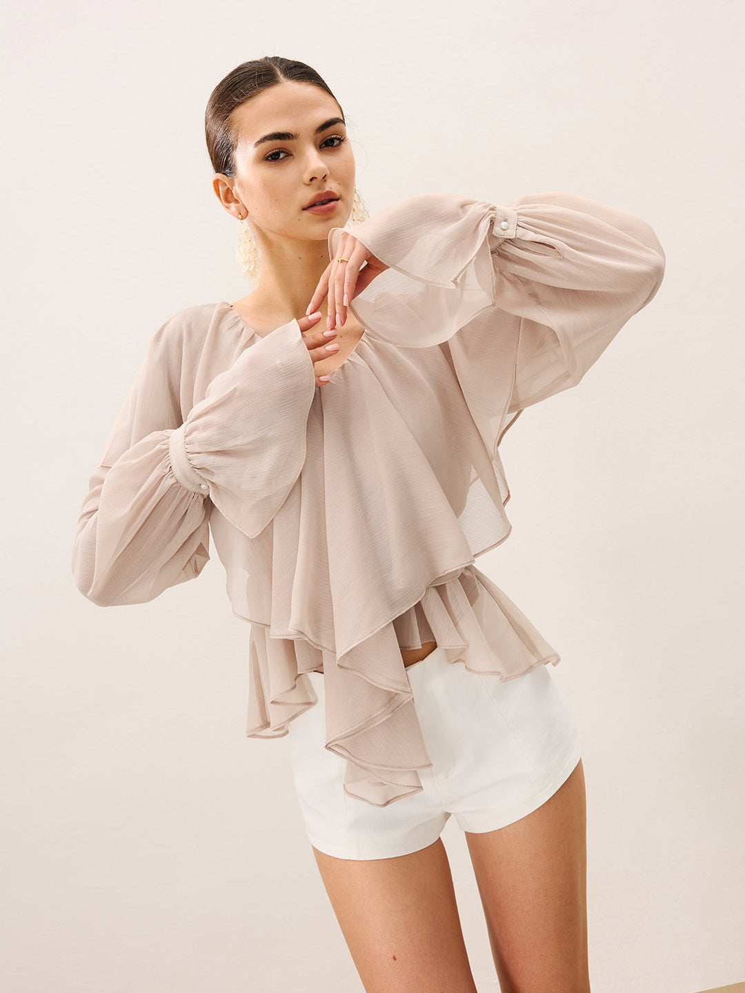 Blouse mi-transparente à volants superposés en mousseline