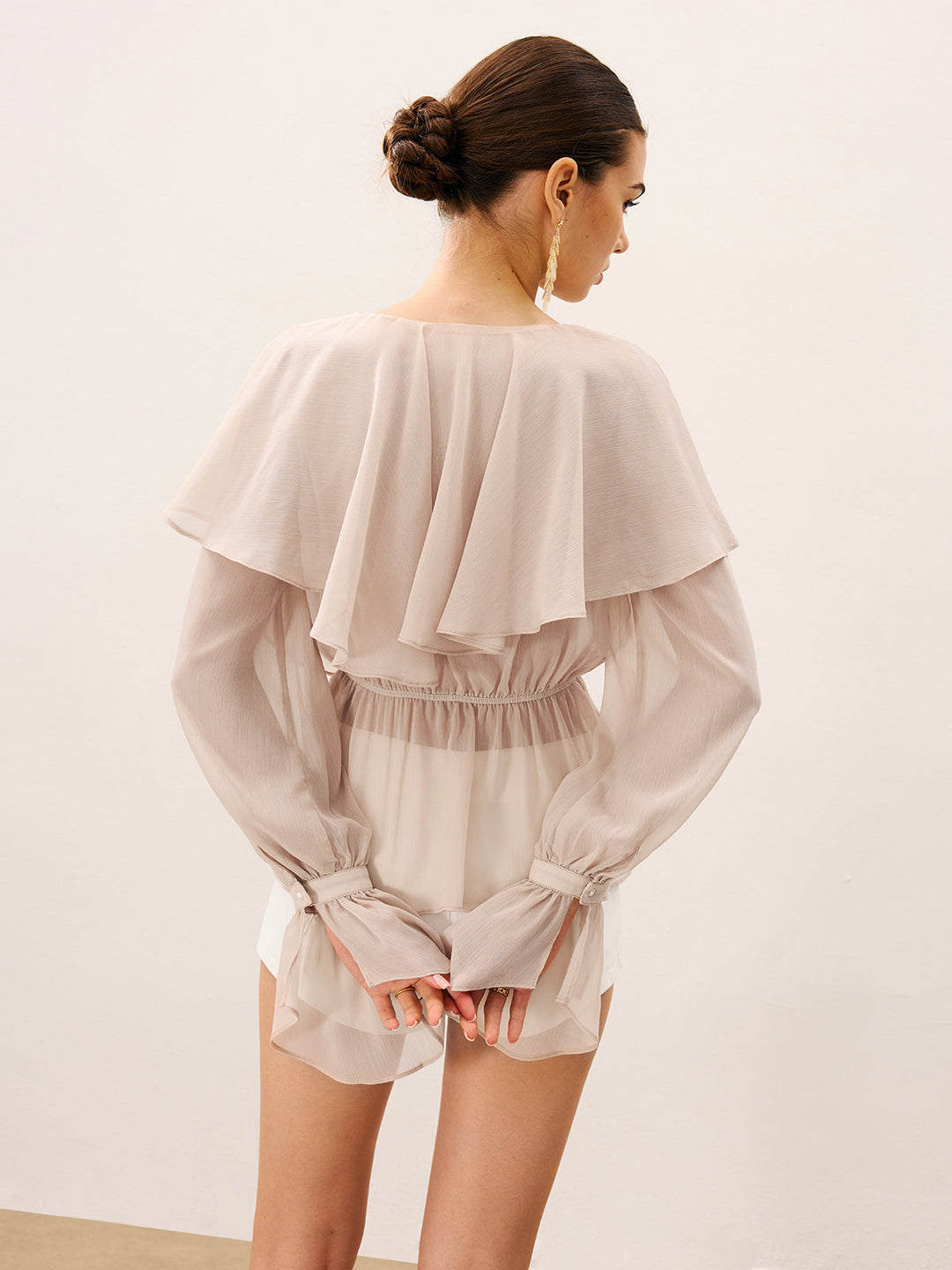 Blouse mi-transparente à volants superposés en mousseline