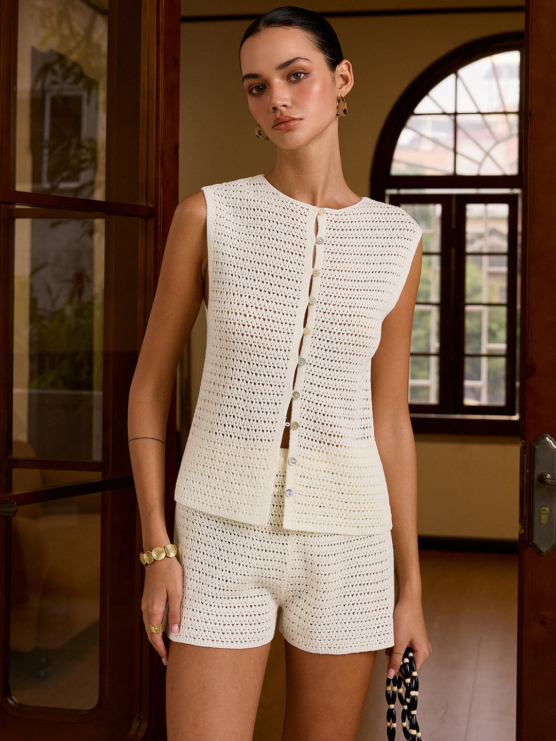 Gilet Boutonné en Crochet Semi-Transparent