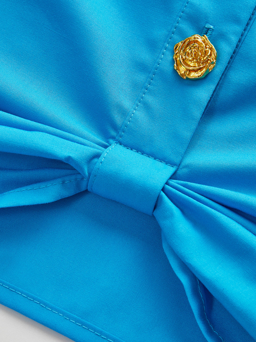 Blouse boutonnée à poche avec nœud avant