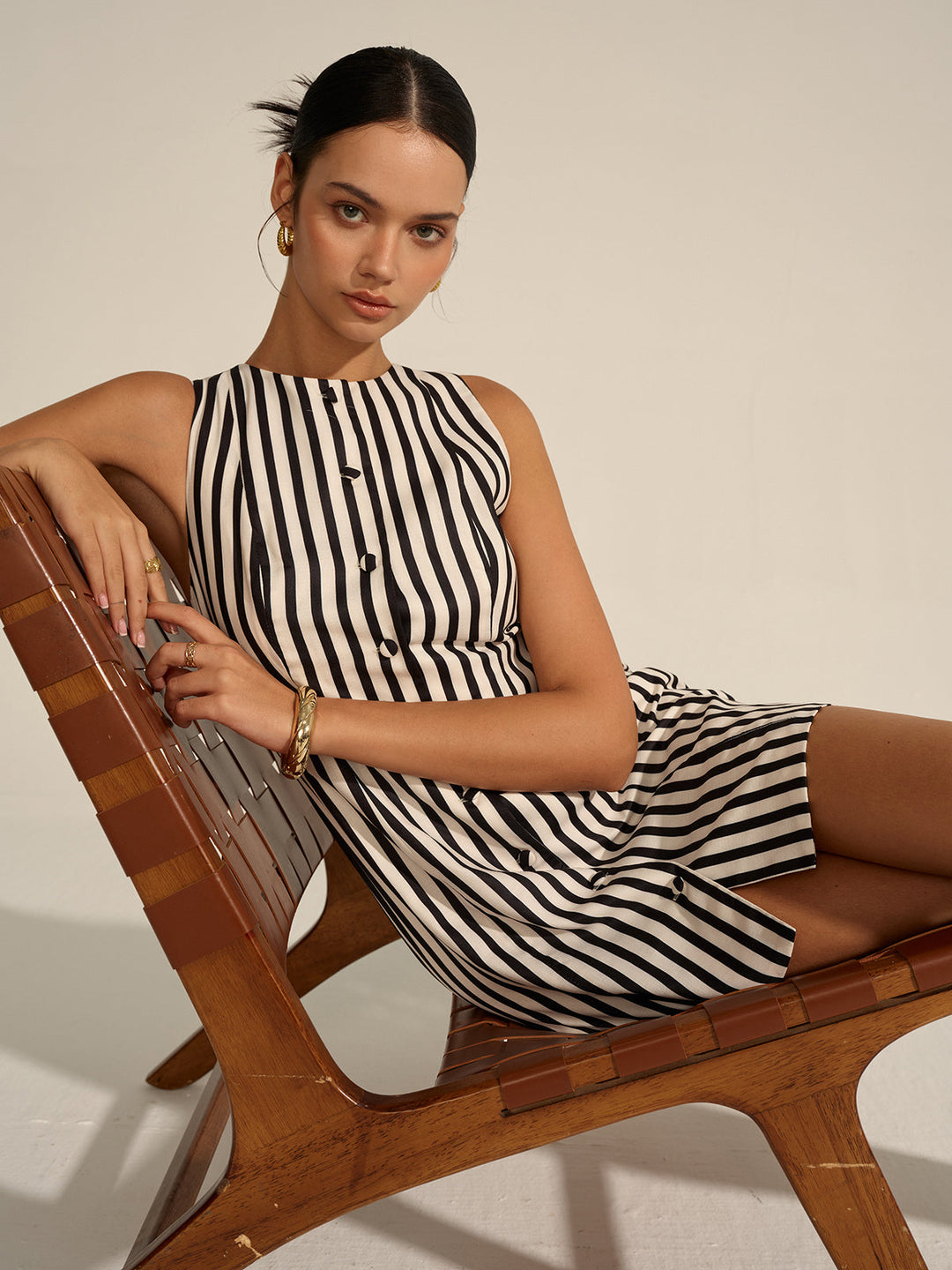 Robe Mini à Manches Courtes à Boutons