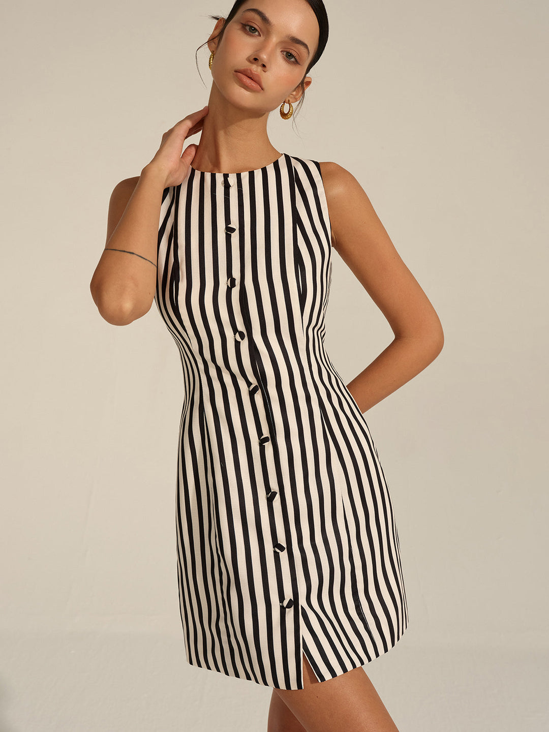 Robe Mini à Manches Courtes à Boutons