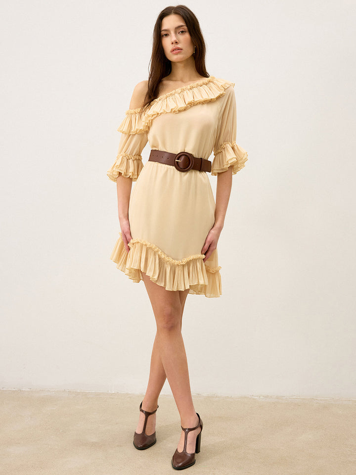 Robe Courte Ceinturée à Volants et Épaule Dégagée Semi-Transparente en Mousseline