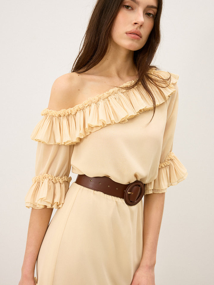 Robe Courte Ceinturée à Volants et Épaule Dégagée Semi-Transparente en Mousseline