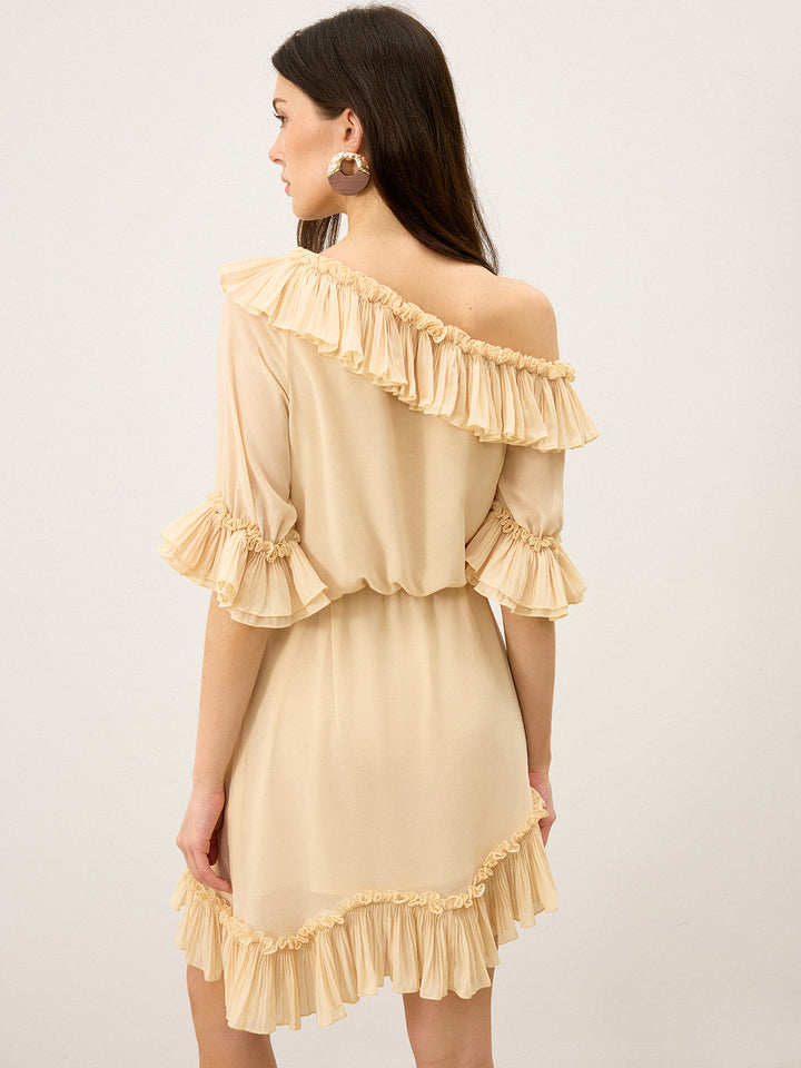 Robe Courte Ceinturée à Volants et Épaule Dégagée Semi-Transparente en Mousseline