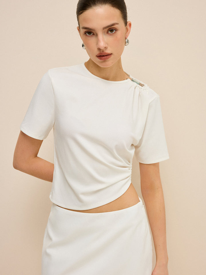 Haut à découpes avec détail de boucle asymétrique