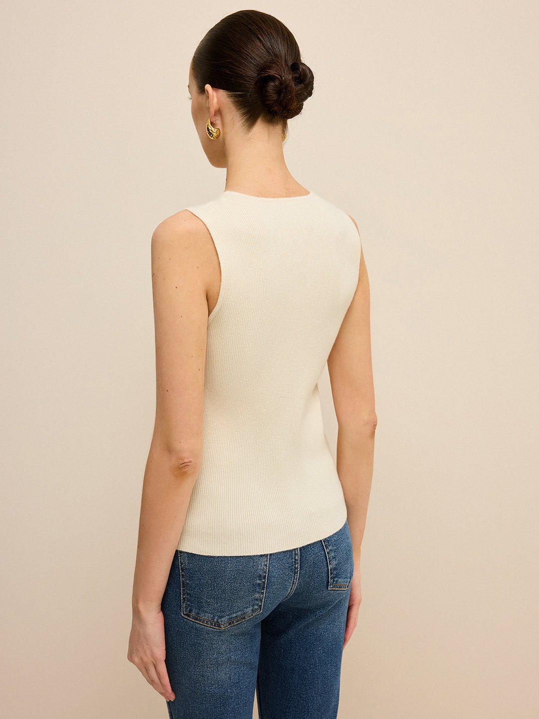 Haut en maille sans manches à découpes avec design croisé