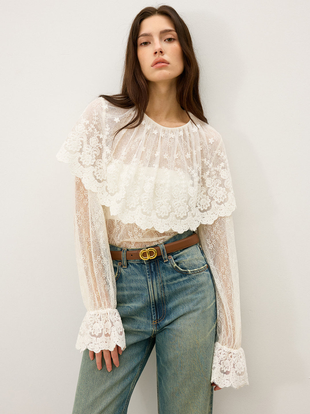 Blouse à manches évasées en dentelle avec volants semi-transparents