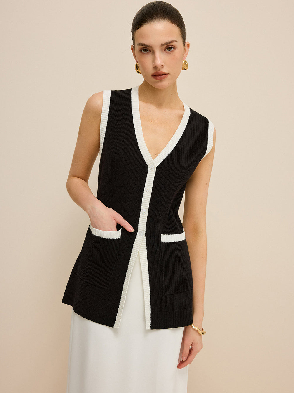 Gilet en tricot à col en V et bordure contrastée