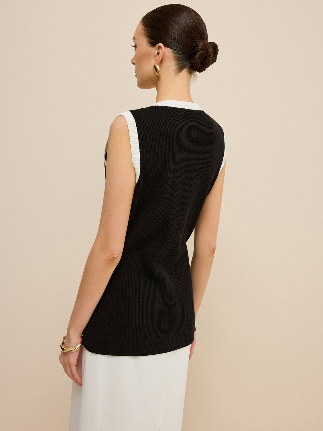 Gilet en tricot à col en V et bordure contrastée