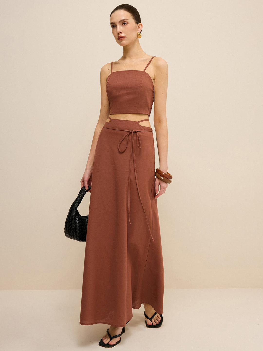Ensemble jupe à découpe avec détail de cravate à la taille
