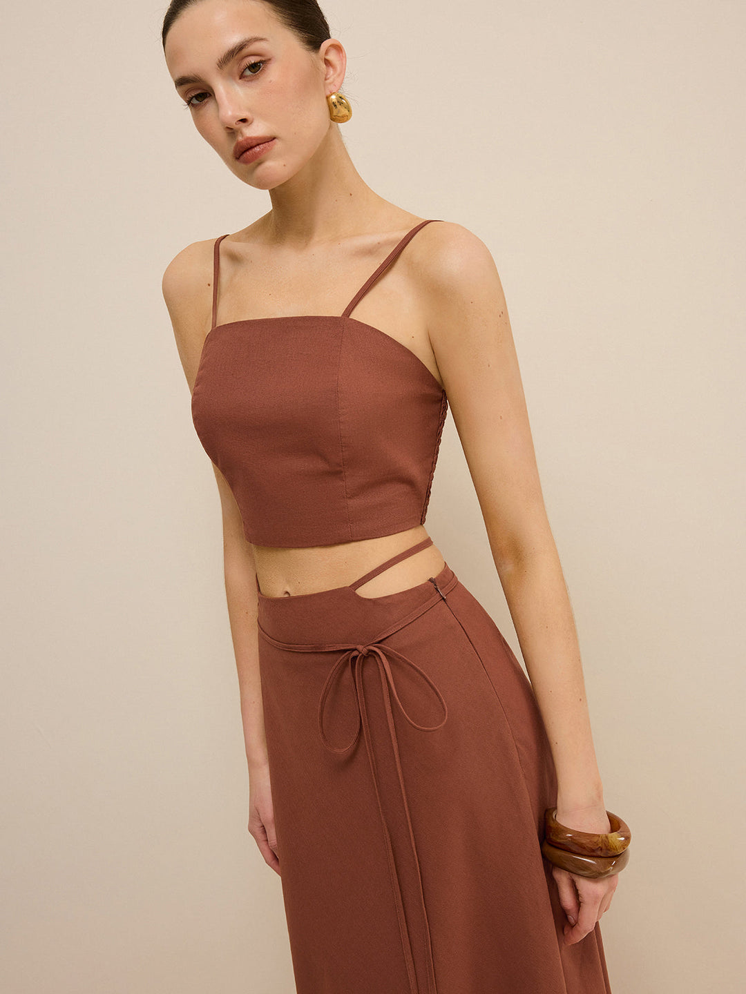 Ensemble jupe à découpe avec détail de cravate à la taille