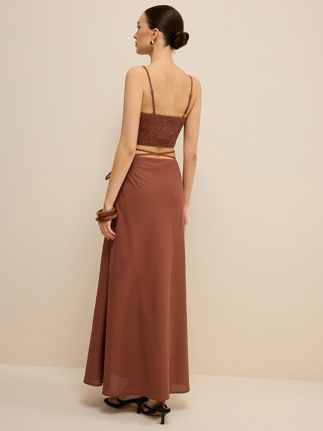 Ensemble jupe à découpe avec détail de cravate à la taille