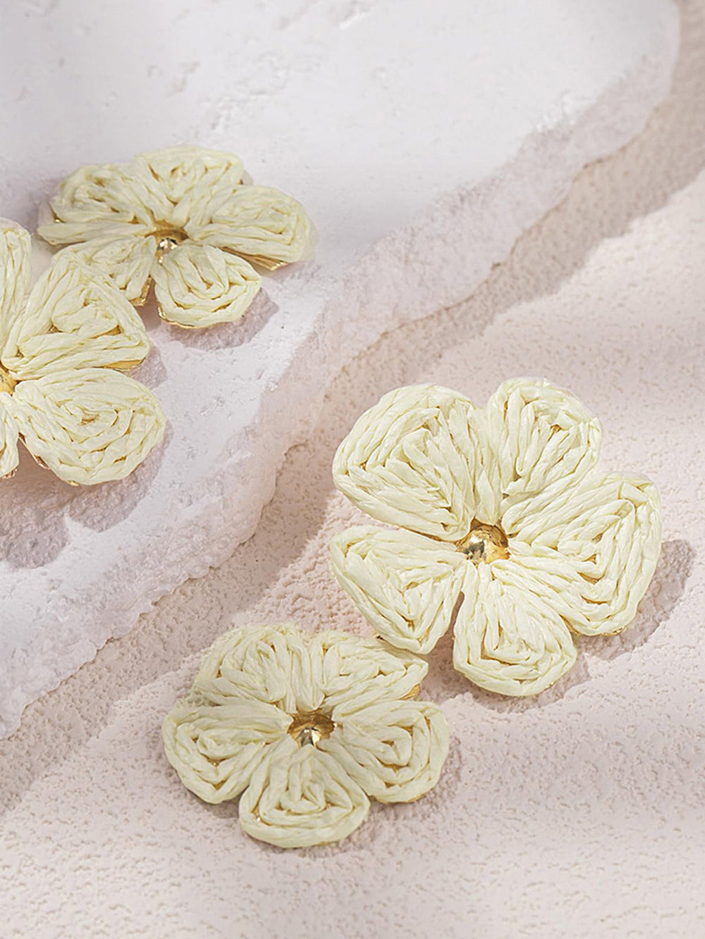 Boucles d'oreilles pétales en dentelle dorée