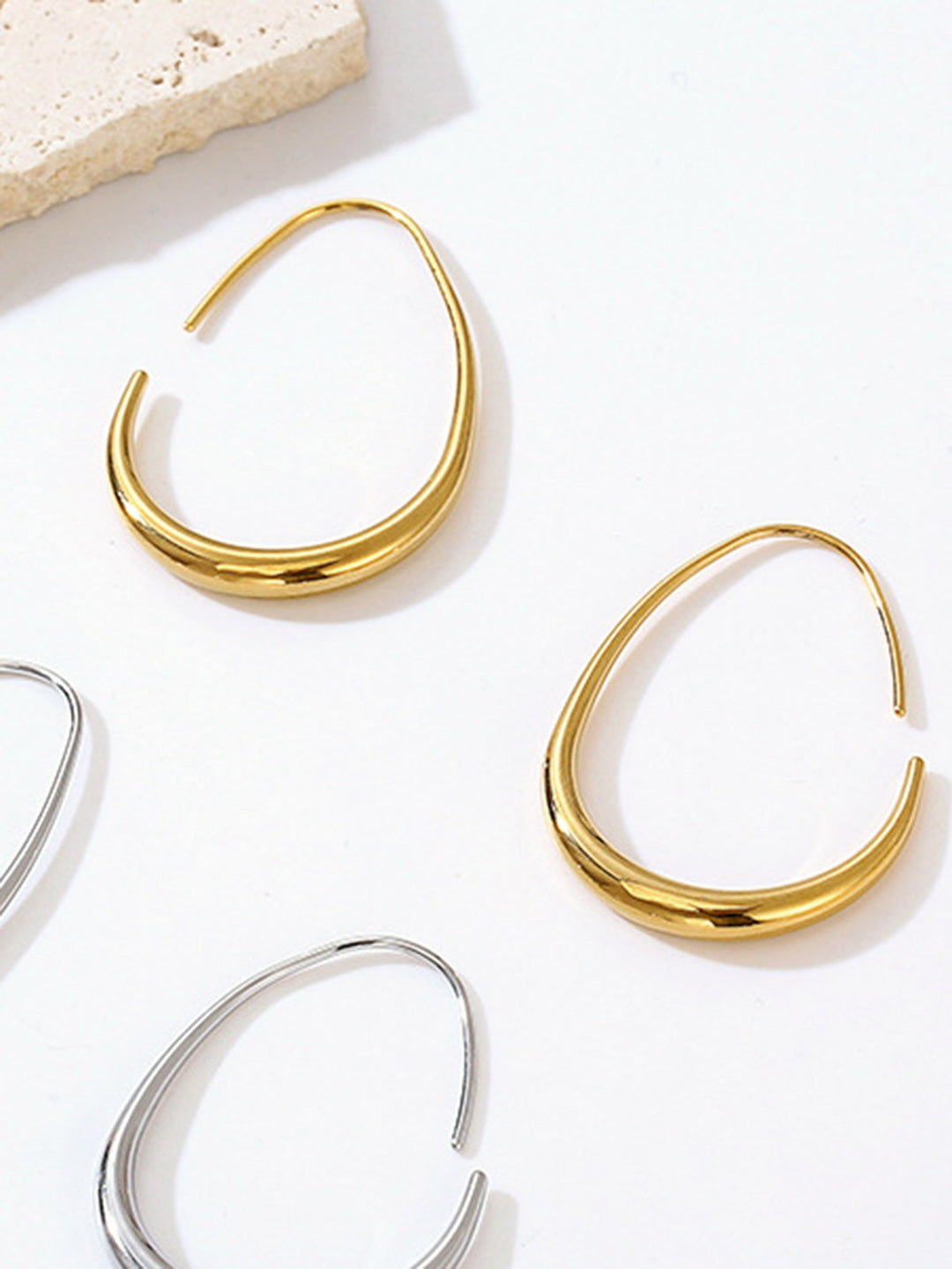 Boucles d'oreilles créoles fluides dorées