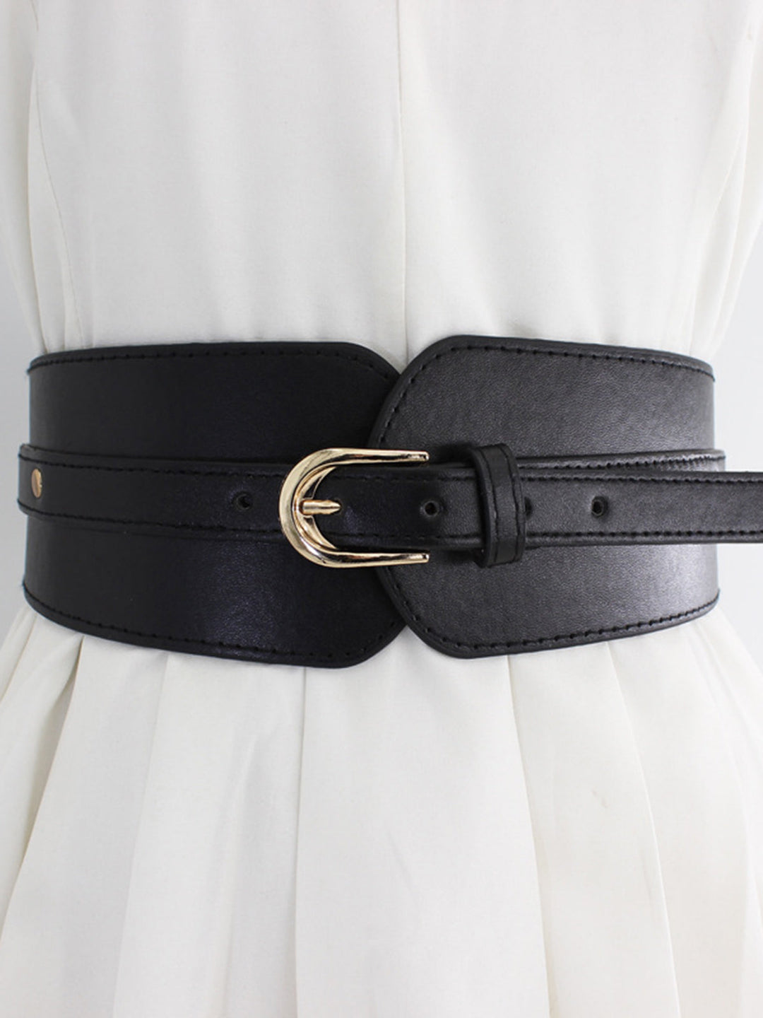 Ceinture à boucle dorée large