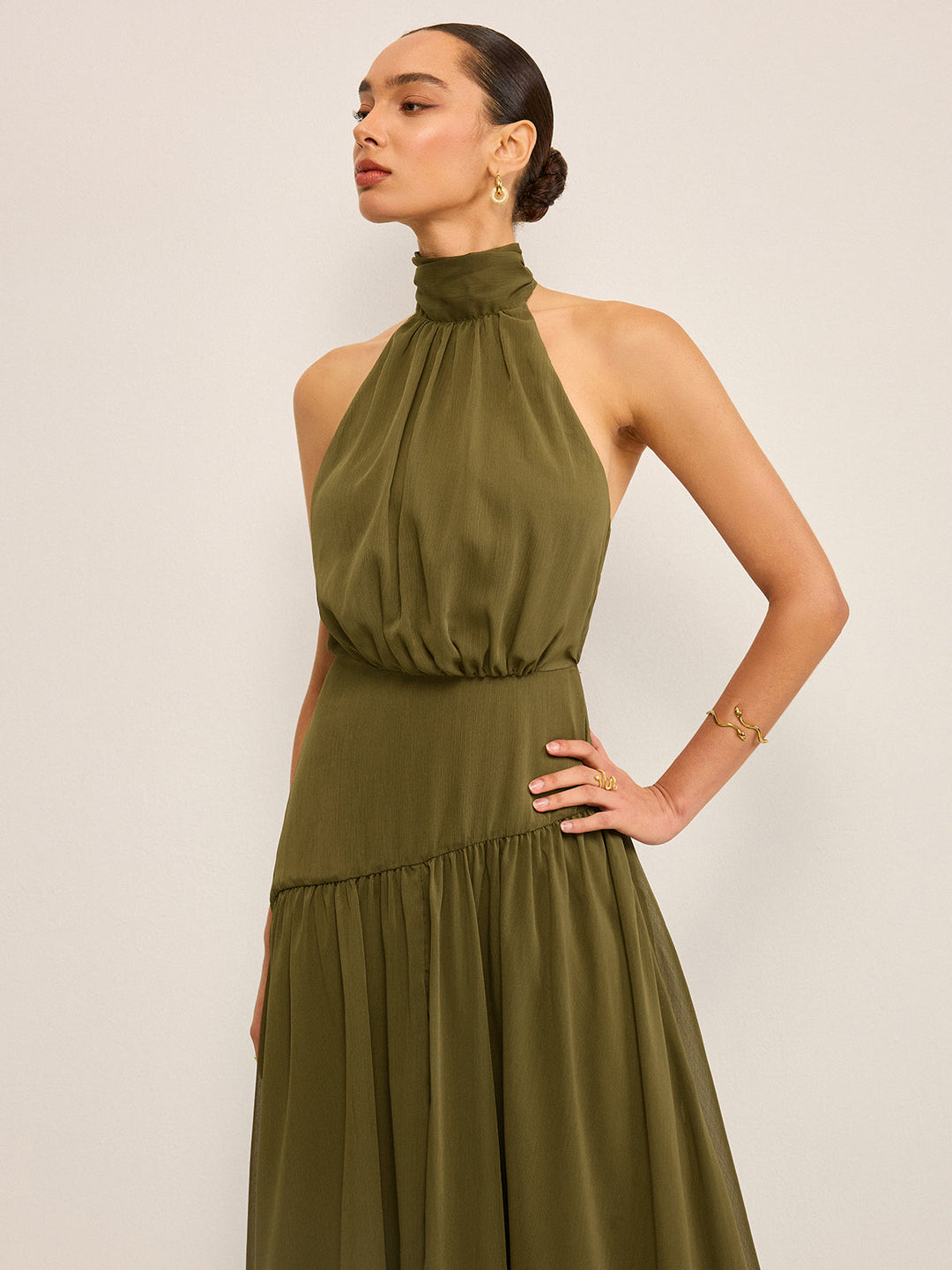 Robe Longue Semi-Transparente en Mousseline avec Col Montant et Nœud Arrière