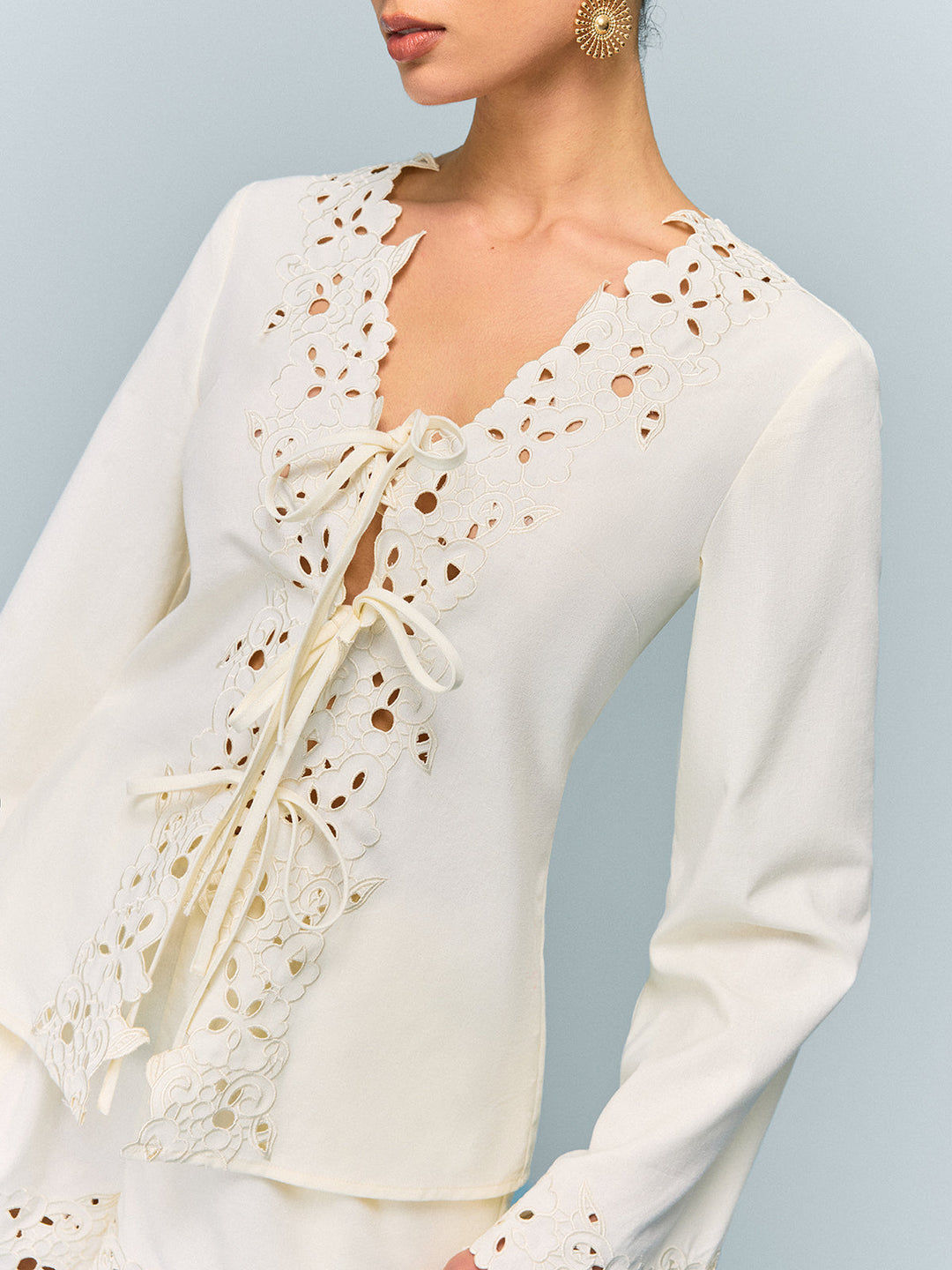 Haut réversible brodé en dentelle semi-transparente