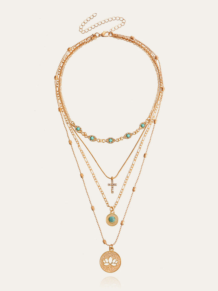 Collier plaqué or avec turquoise et breloques