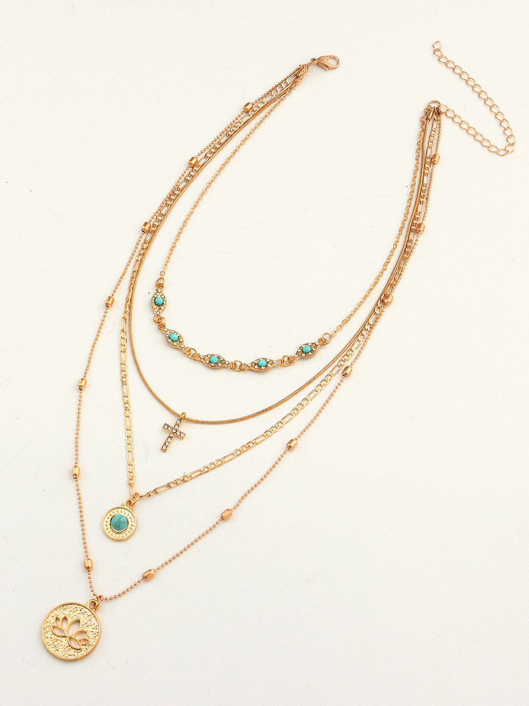 Collier plaqué or avec turquoise et breloques