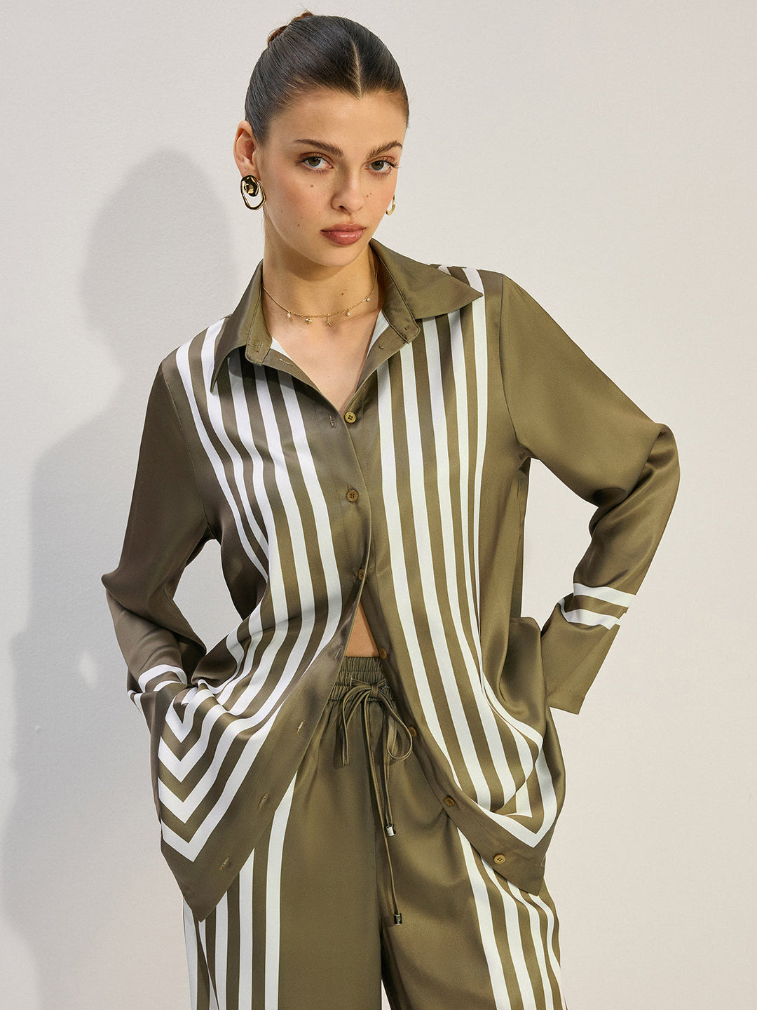 Chemise en satin à rayures