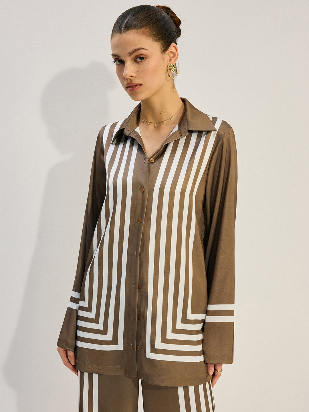 Chemise en satin à rayures