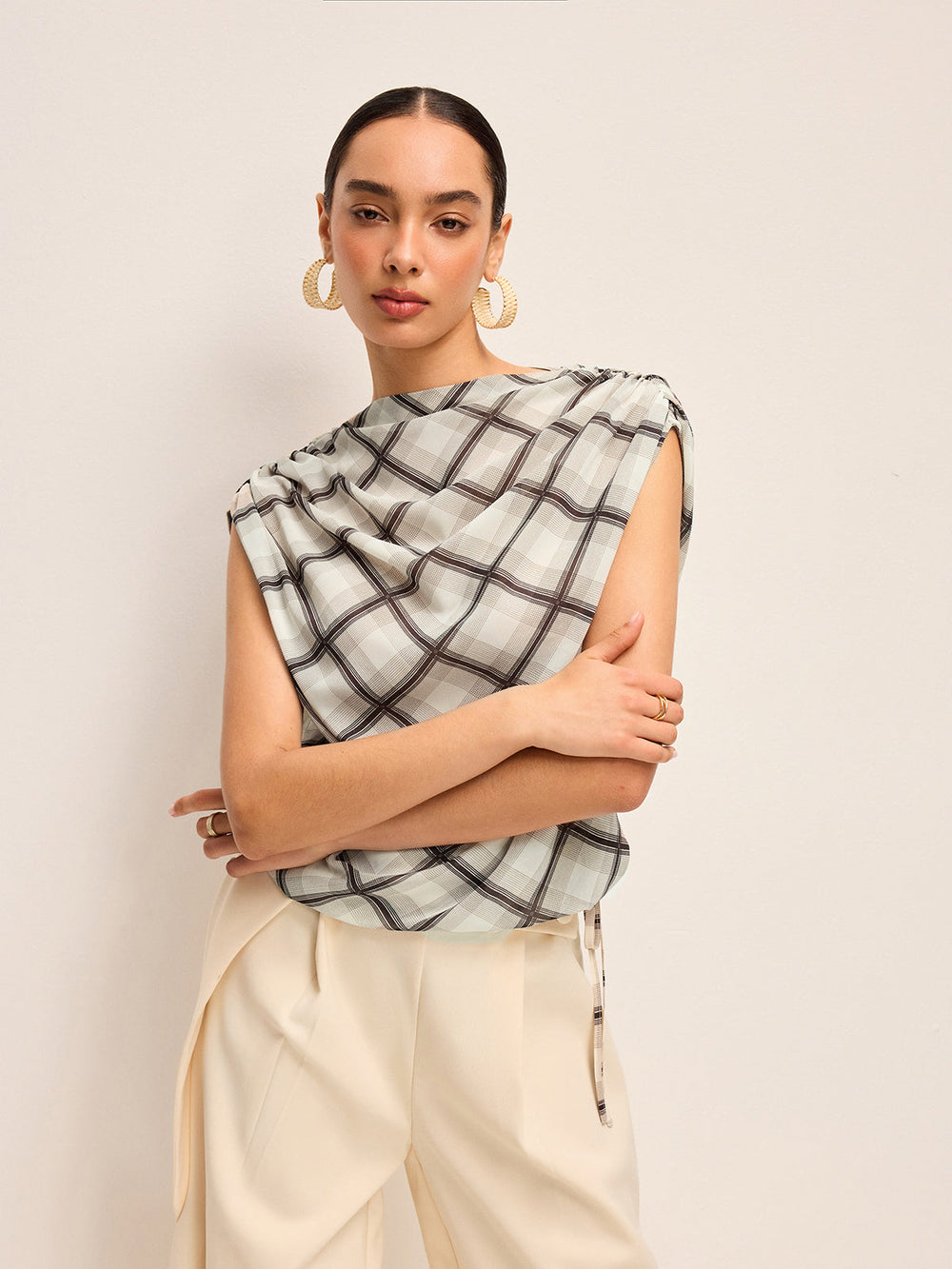 Chemise sans manches en mousseline à carreaux et dos nu