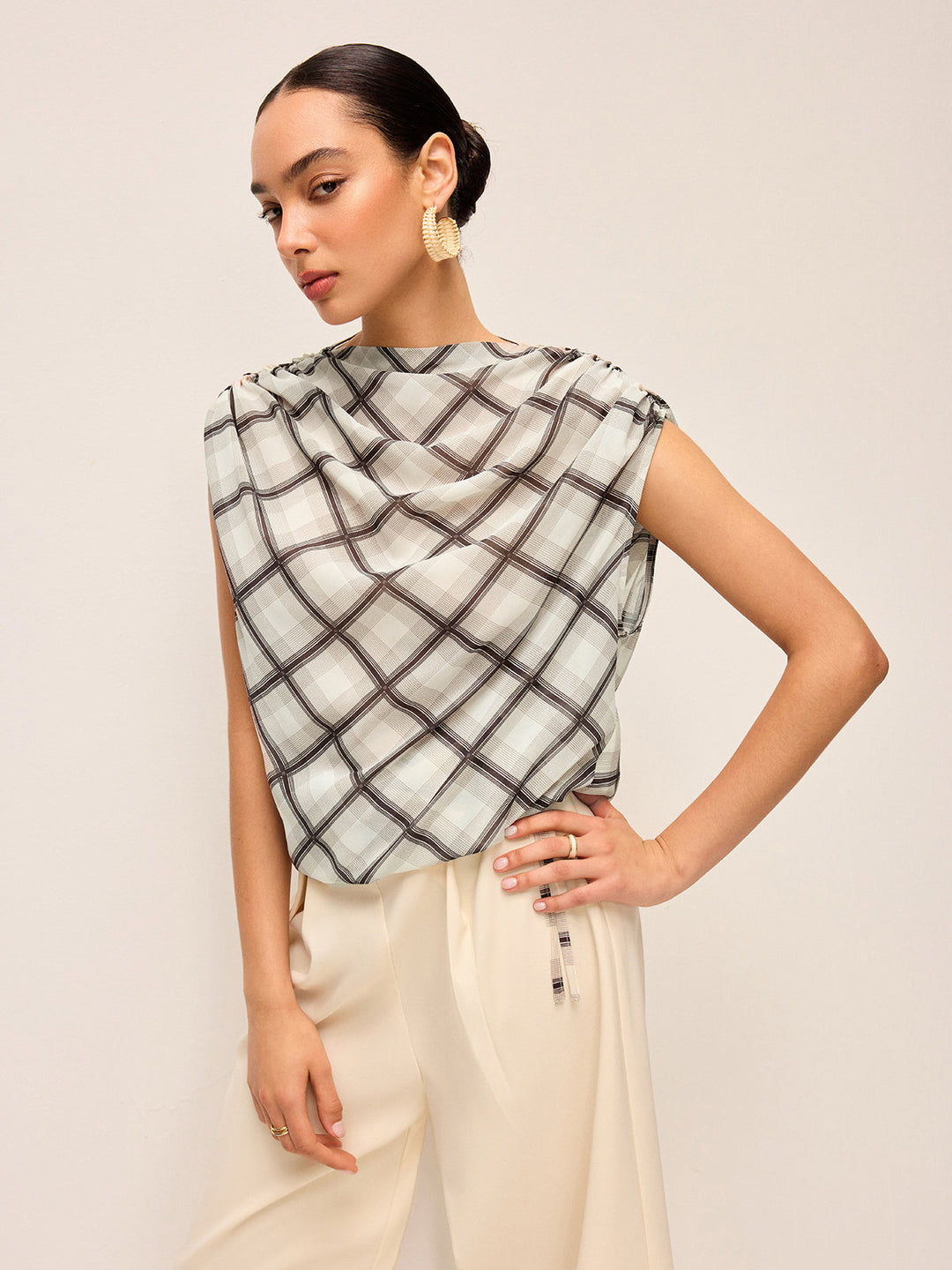 Chemise sans manches en mousseline à carreaux et dos nu