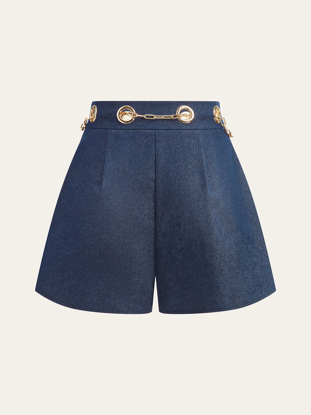 Shorts en faux denim avec ceinture en chaîne métallique