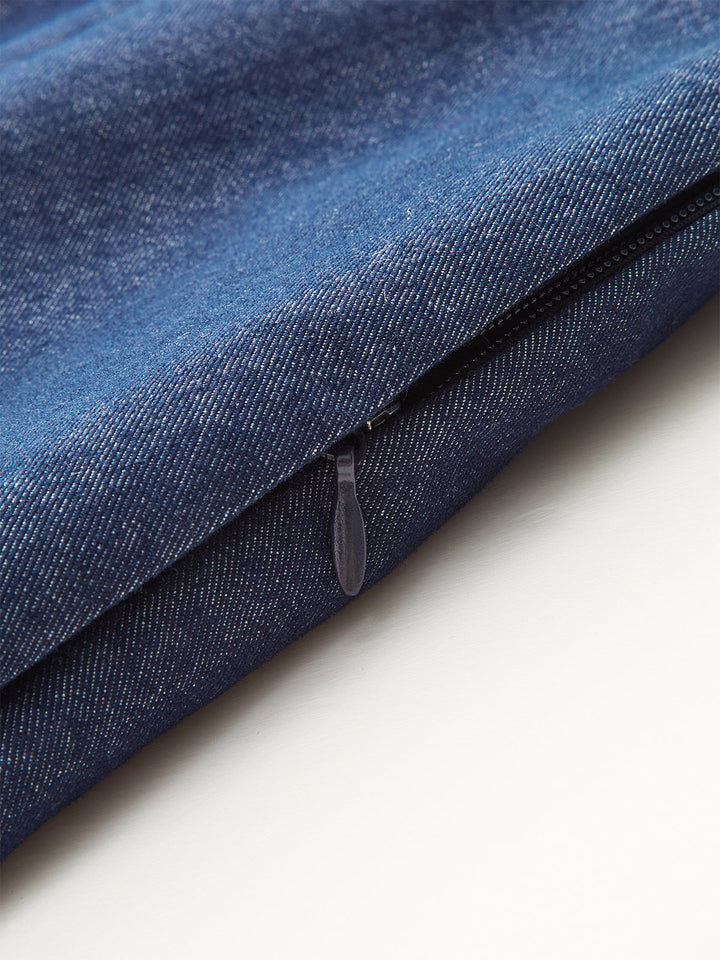 Shorts en faux denim avec ceinture en chaîne métallique
