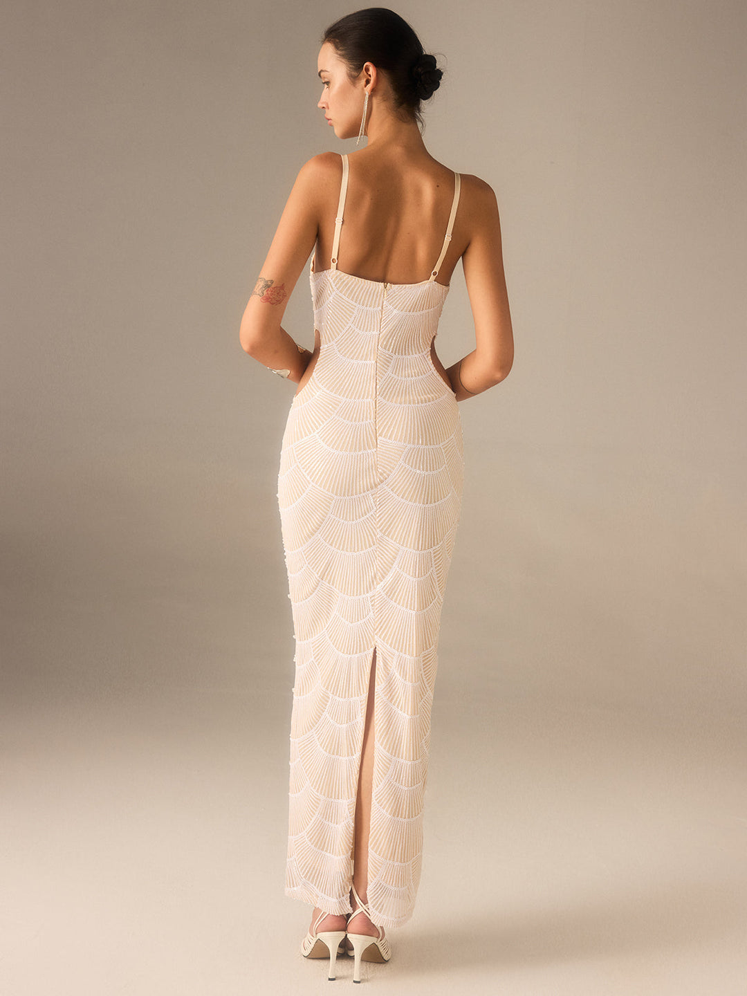 Robe longue à découpes en perles