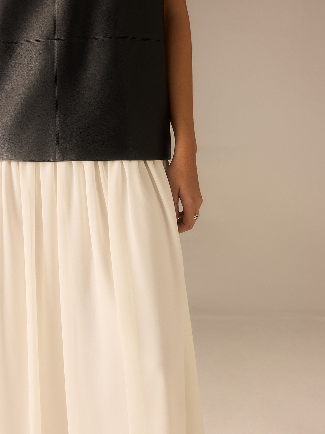 Robe Plissée en Mousseline Faux Cuir Bicolore