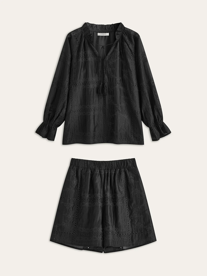 Ensemble short à manches longues et détails brodés