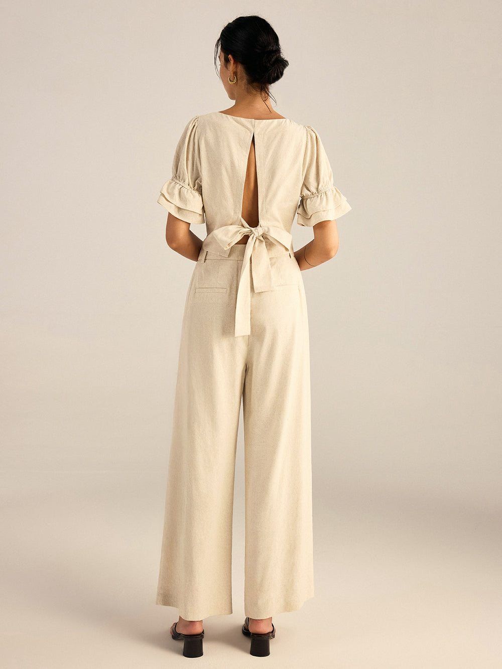Ensemble haut et pantalon à manches bouffantes et dos à nœuds en coton et lin