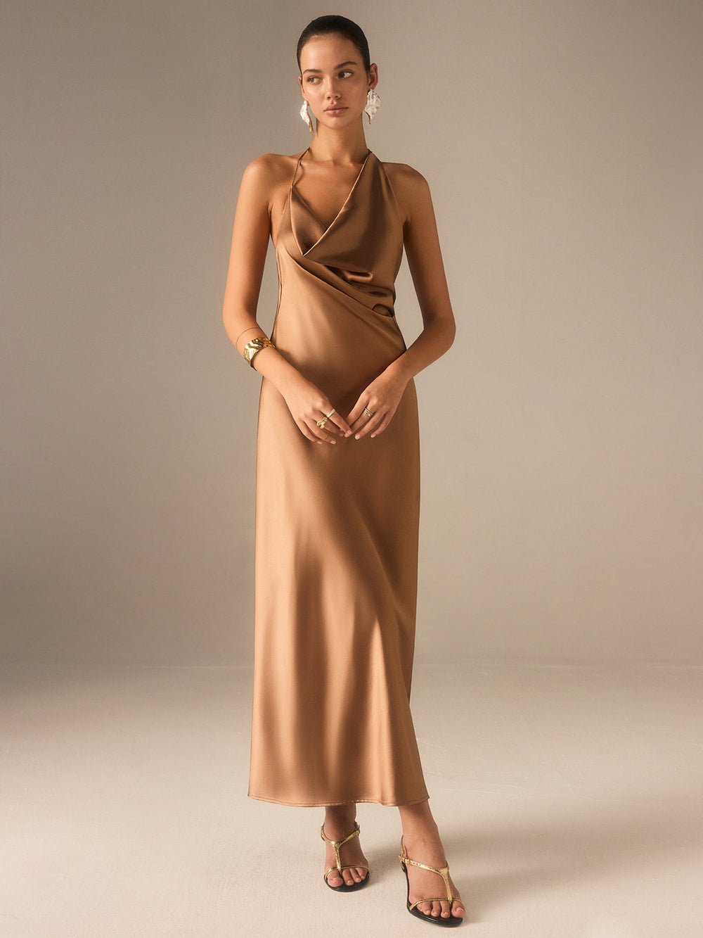 Robe Longue Dos Nu en Satin à Col Festonné