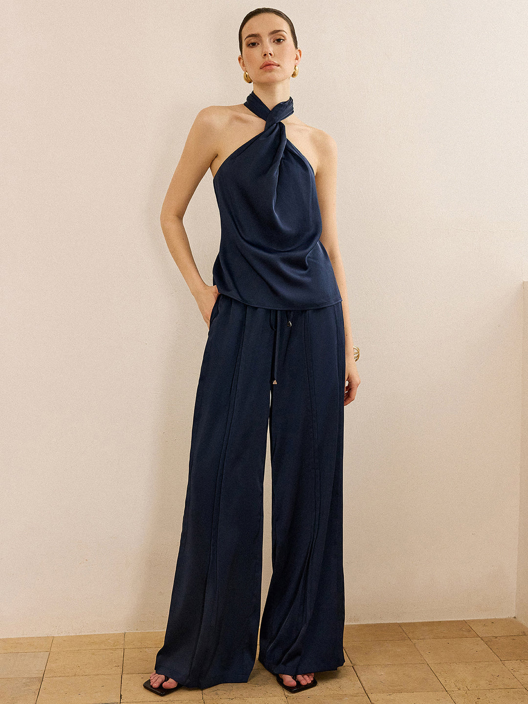 Ensemble Haut Dos Nu en Satin et Pantalon Large