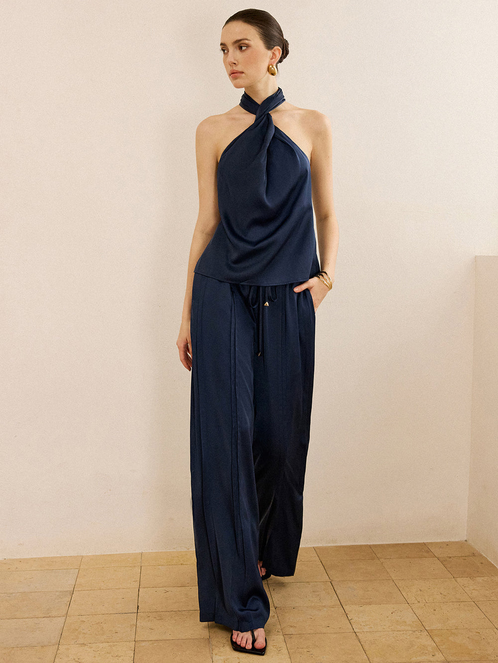 Ensemble Haut Dos Nu en Satin et Pantalon Large