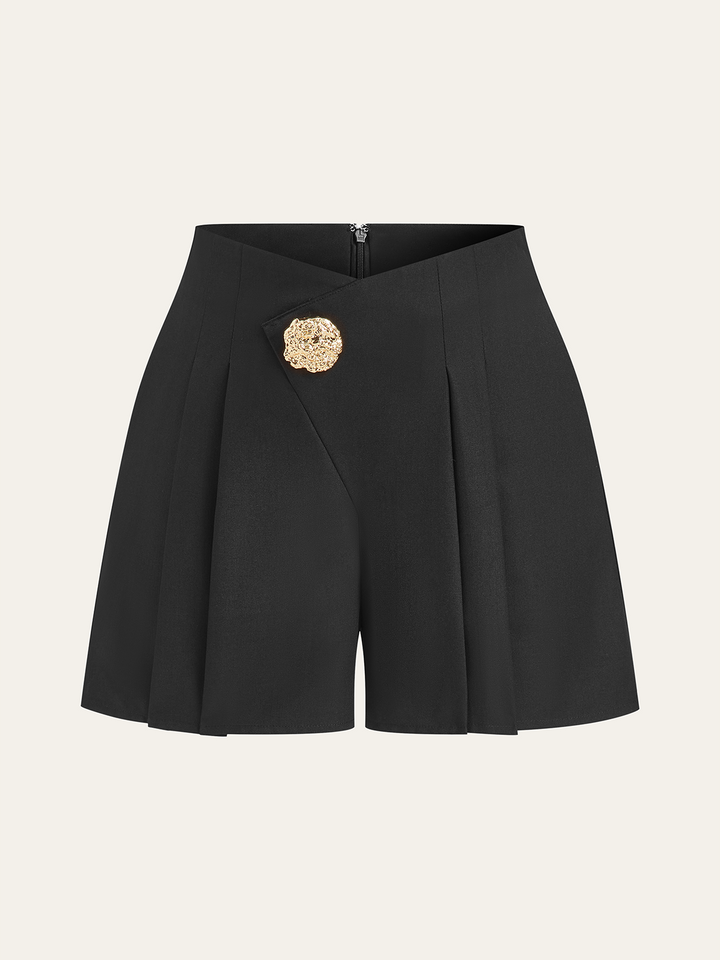 Shorts plissés taille mi-haute avec bouton métallique