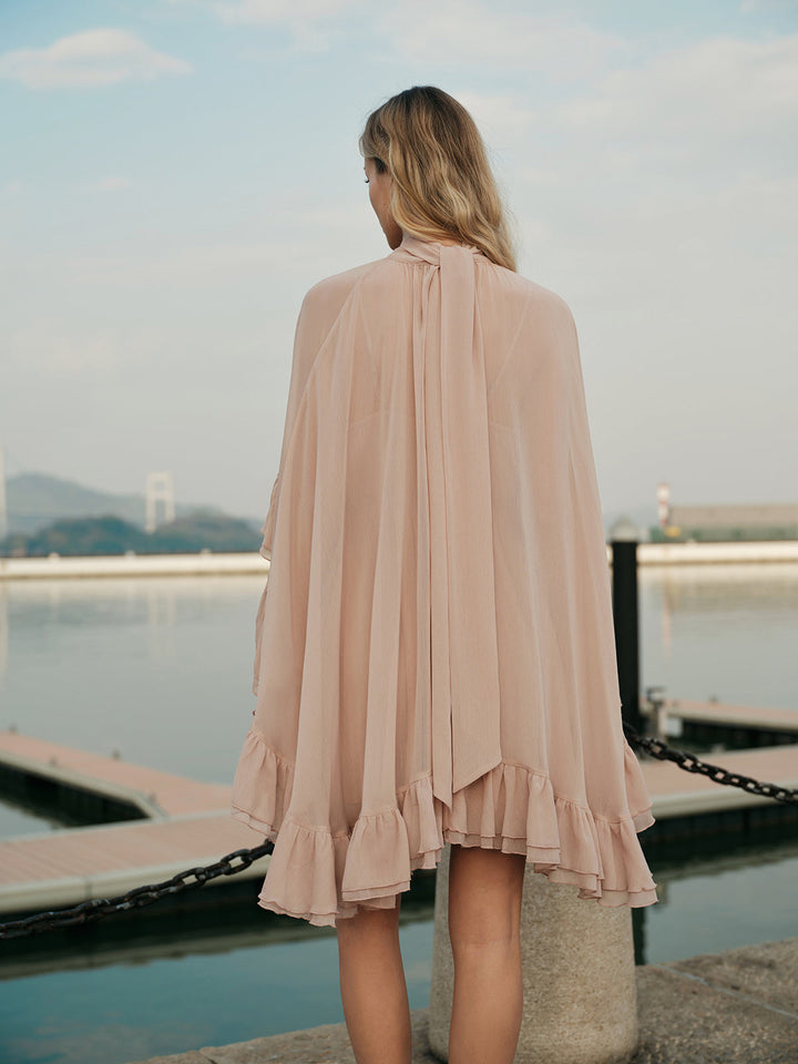 Robe mi-transparente en mousseline avec volants et cape extérieure